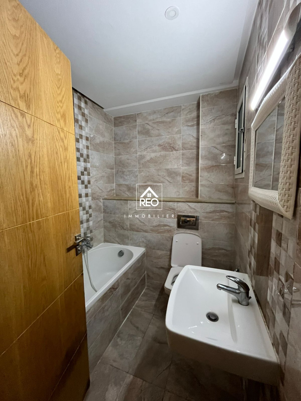 La Marsa El Aouina Location Appart. 2 pices Un appartement 125m s2 situ  cit wahat