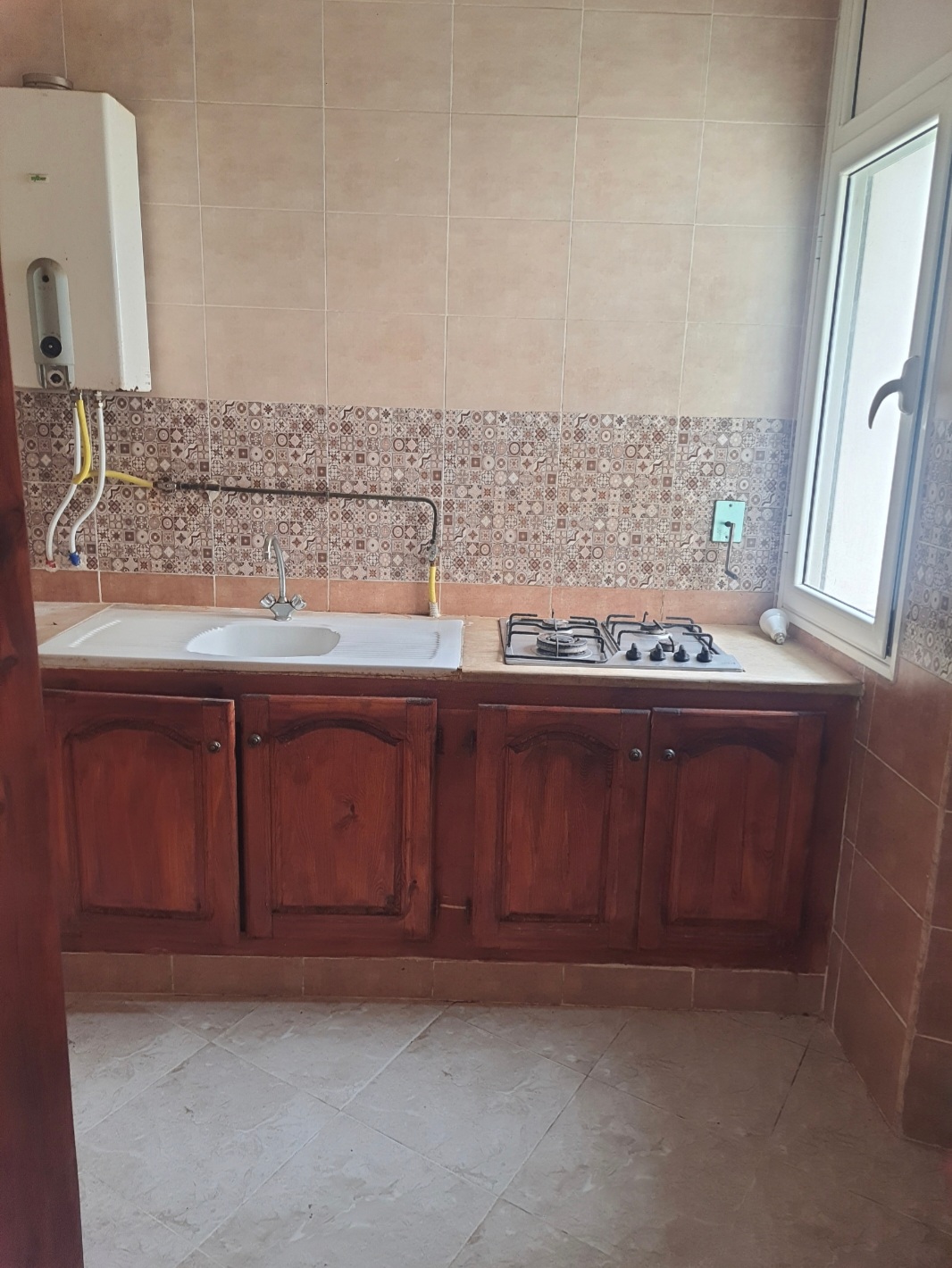 El Menzah El Manar 1 Location Appart. 2 pices Etage de villa s2