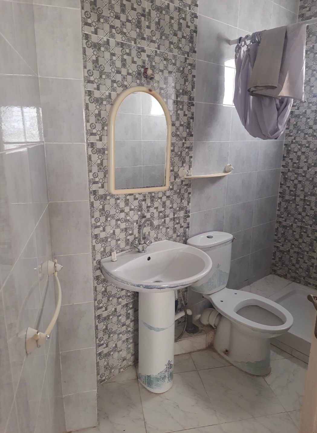 El Menzah El Manar 1 Location Appart. 2 pices Etage de villa s2
