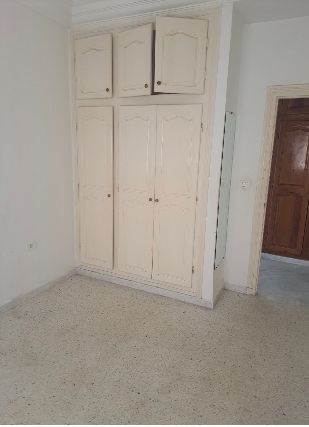 El Menzah El Manar 1 Location Appart. 2 pices Etage de villa s2