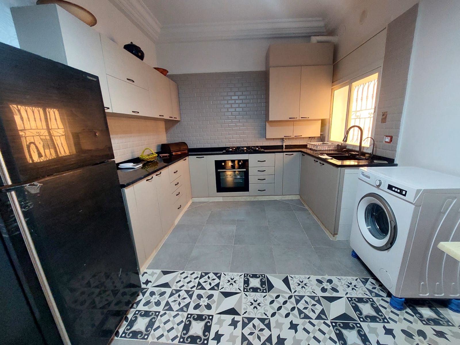 La Marsa Marsa Ennassim Location Appart. 4 pices Etage s3 meubl  la marsa