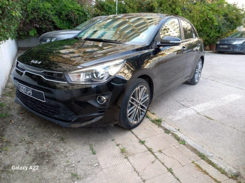 Ariana Ville El Menzah 6 Kia Rio Cause dpart  l'tranger  mdecin  vend kia rio