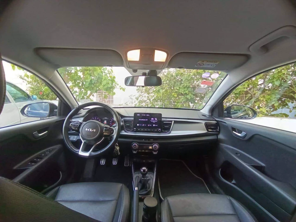 Ariana Ville El Menzah 6 Kia Rio Cause dpart  l'tranger  mdecin  vend kia rio