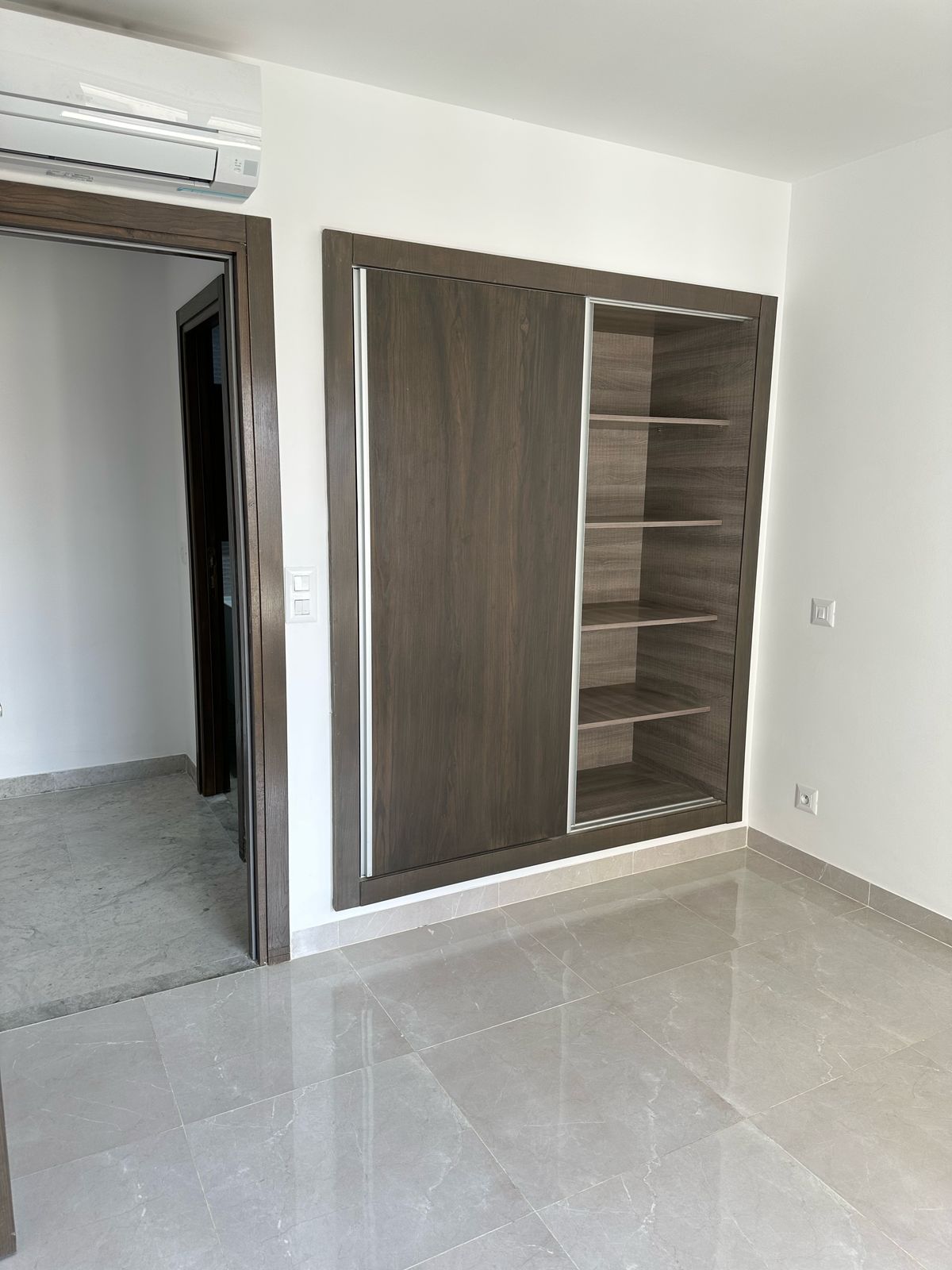 La Marsa El Aouina Location Appart. 2 pices S1  cit l'wahat