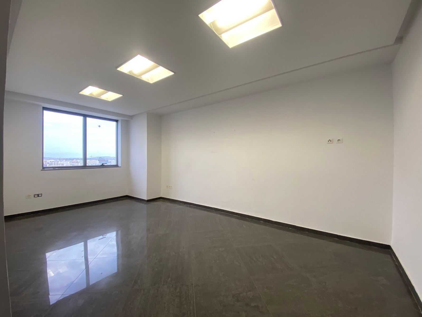 Cite El Khadra Zone urbaine nord Location Appart. 3 pices H 2  usage commerciale au centre urbain nord