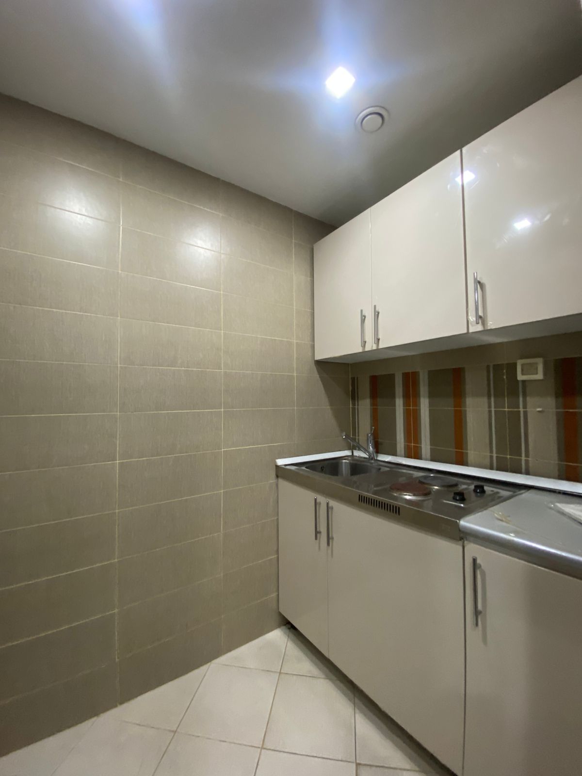 Cite El Khadra Zone urbaine nord Location Appart. 3 pices H 2  usage commerciale au centre urbain nord