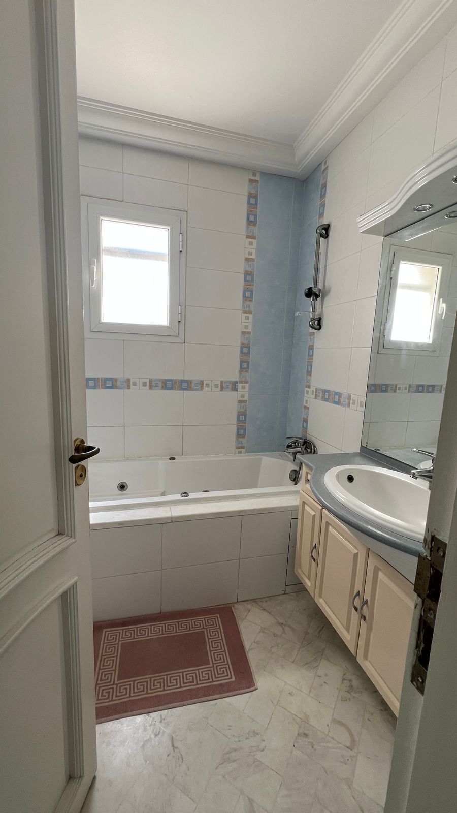 Cite El Khadra Zone urbaine nord Location Appart. 3 pices S2 meubl lac 1