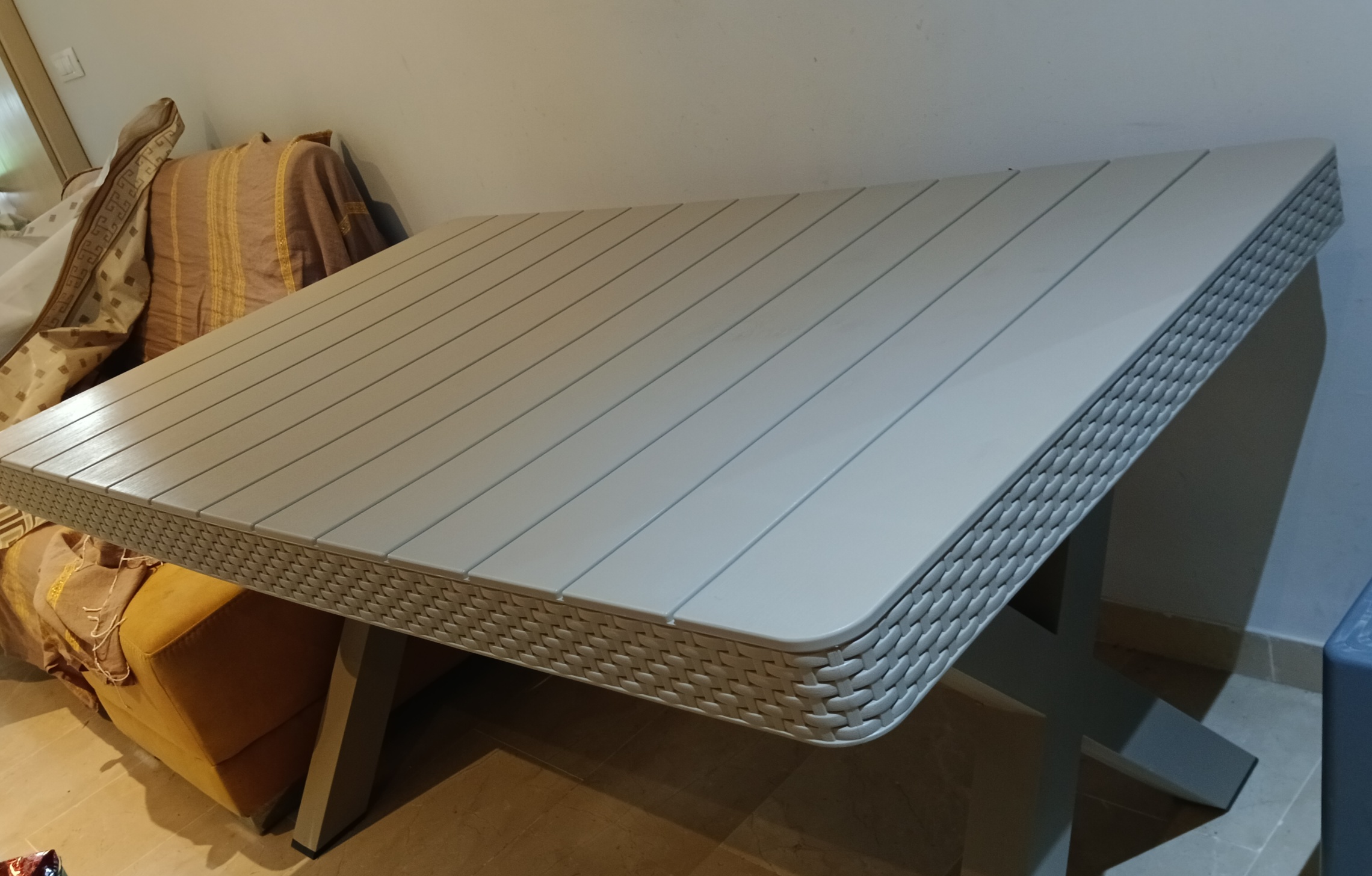 Sousse Ville Sousse Salon - Salle  manger  Salle  manger Table en plastique neuve