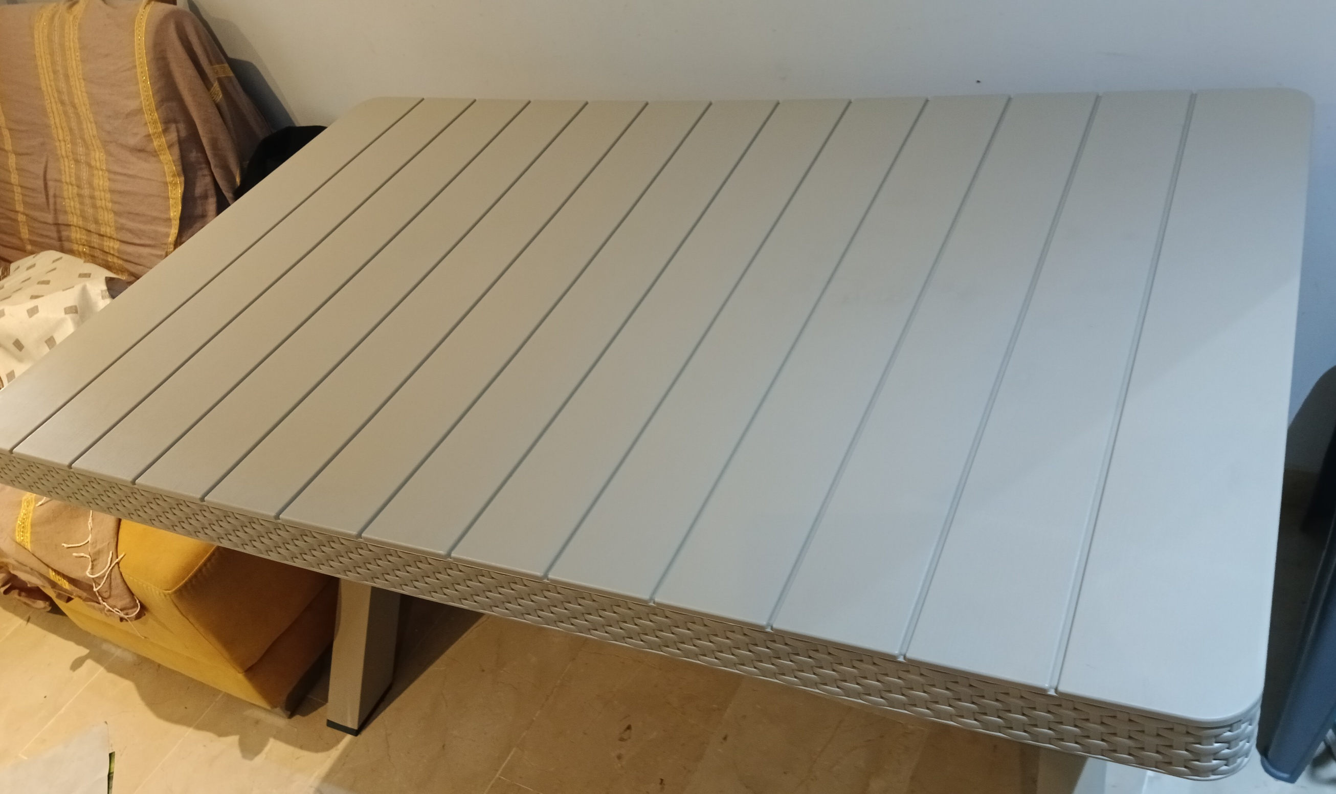 Sousse Ville Sousse Salon - Salle  manger  Salle  manger Table en plastique neuve