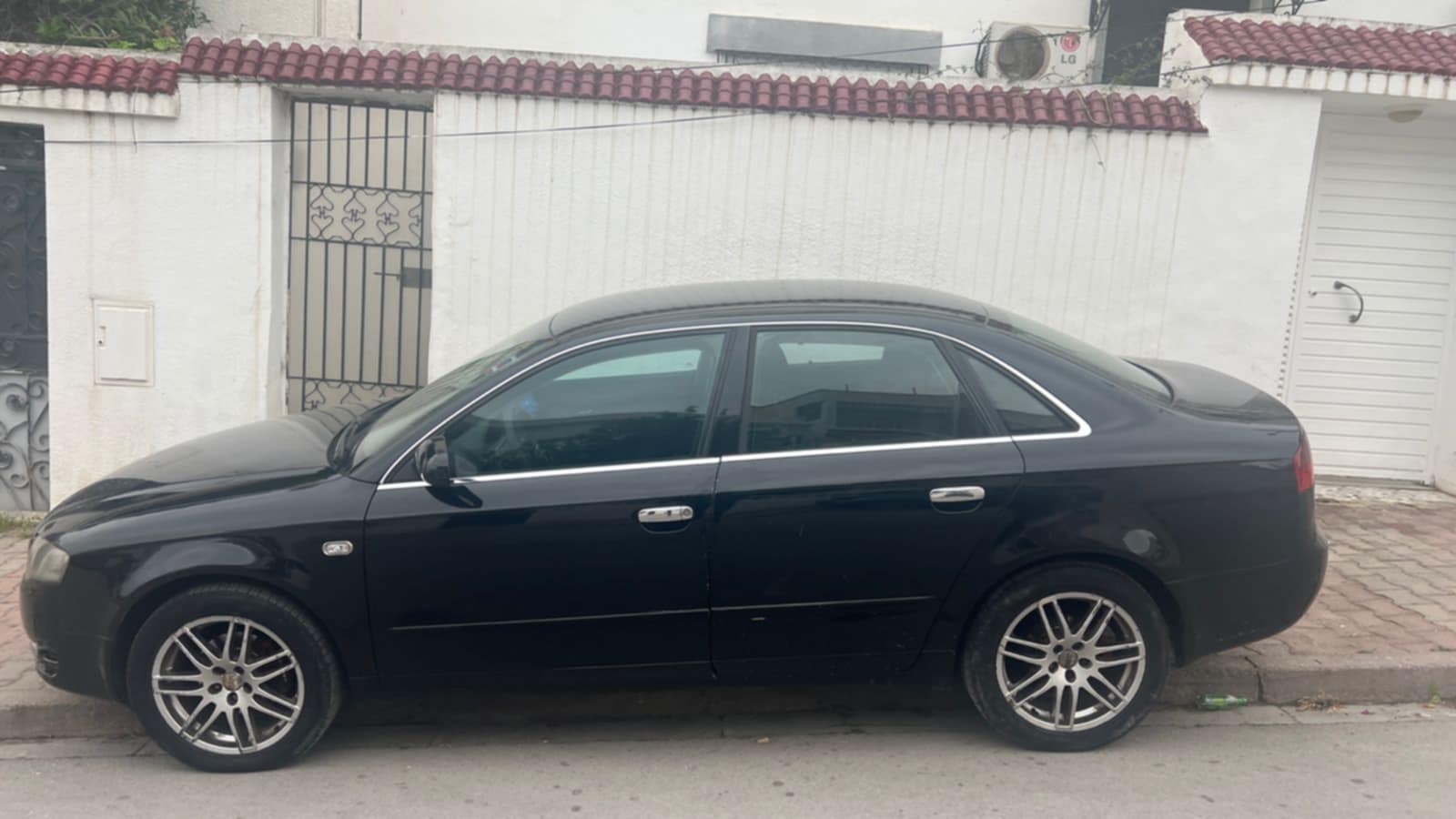 Sidi El Bechir Monfleury Audi A4 Audi a4 en trs bon tat