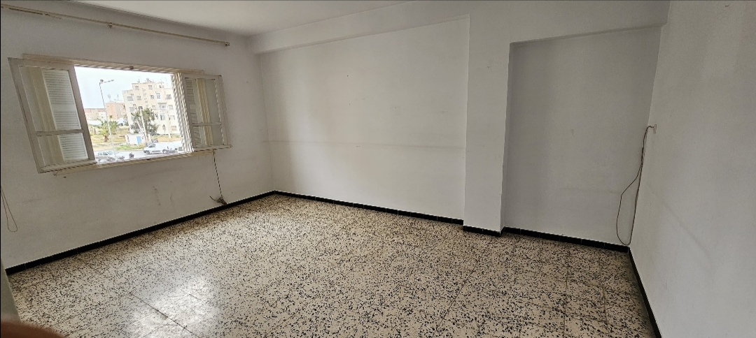 Sfax Ville El Bousten Vente Appart. 4 pices Appartement avec grande terrasse
