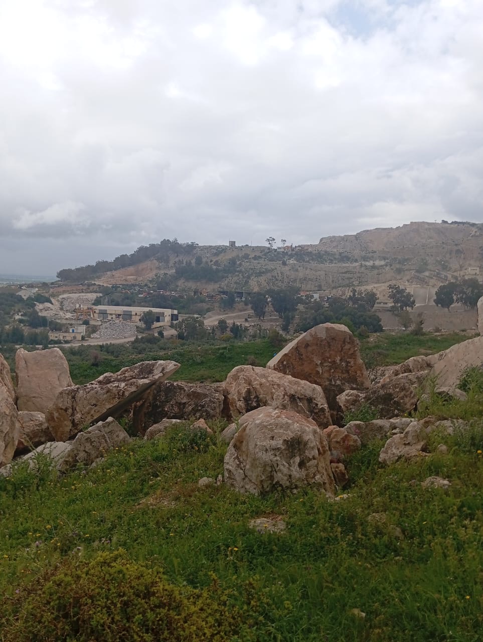 Grombalia Fondouk Jedid Terrain Terrain nu Terrain avec gisement de marbre proche  el mazraa