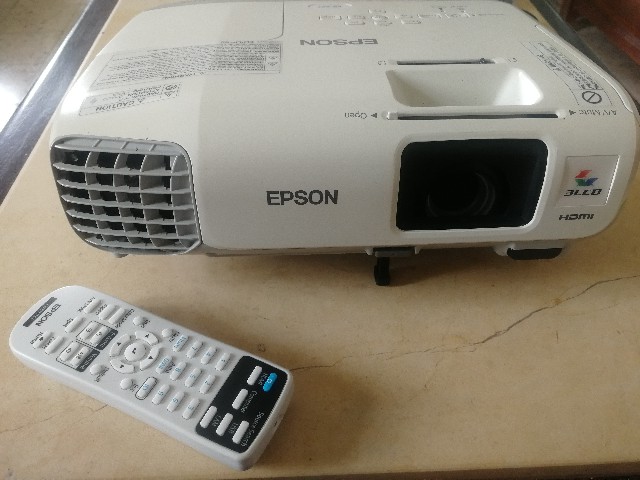El Ouerdia Bellevue Vido-projecteurs Autre Vidoprojecteur epson eb x27 rseaux rj45