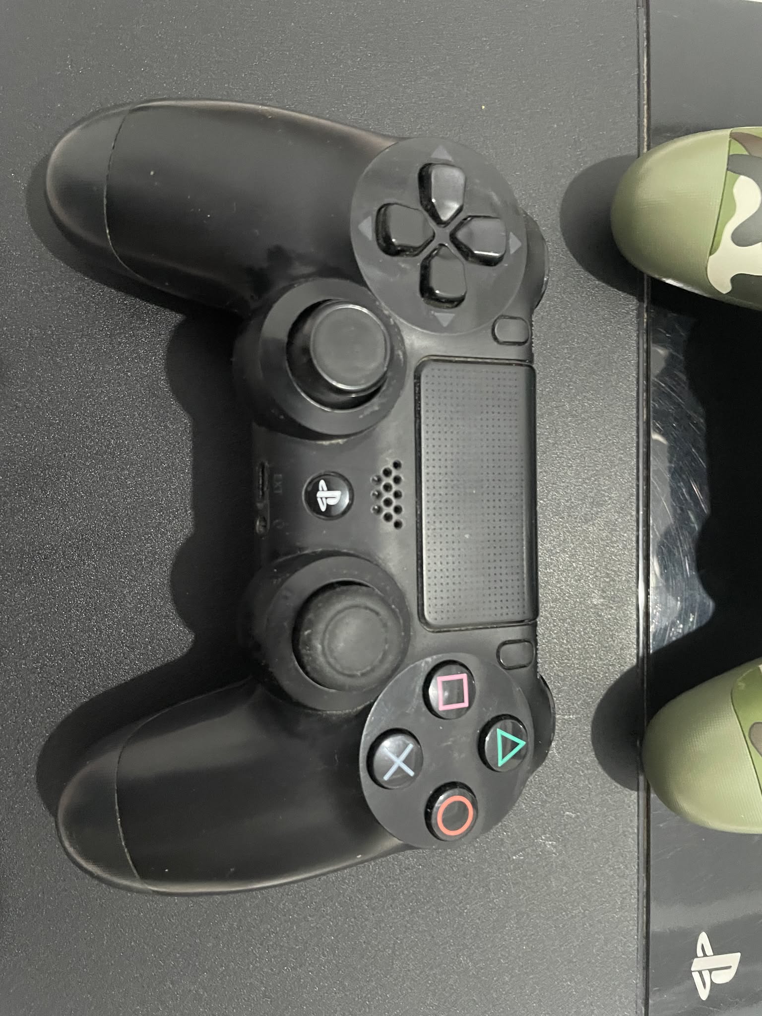 Ain Zaghouan Ain Zaghouan Playstation Autre Ps4 avec 3 manettes et cd gta 5