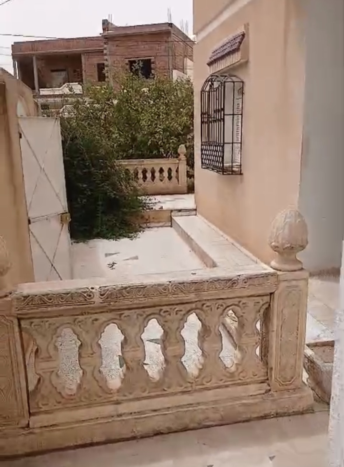 Kasserine Nord Kasserine Vente Maisons Grande villa s4 avec joli studio et garage