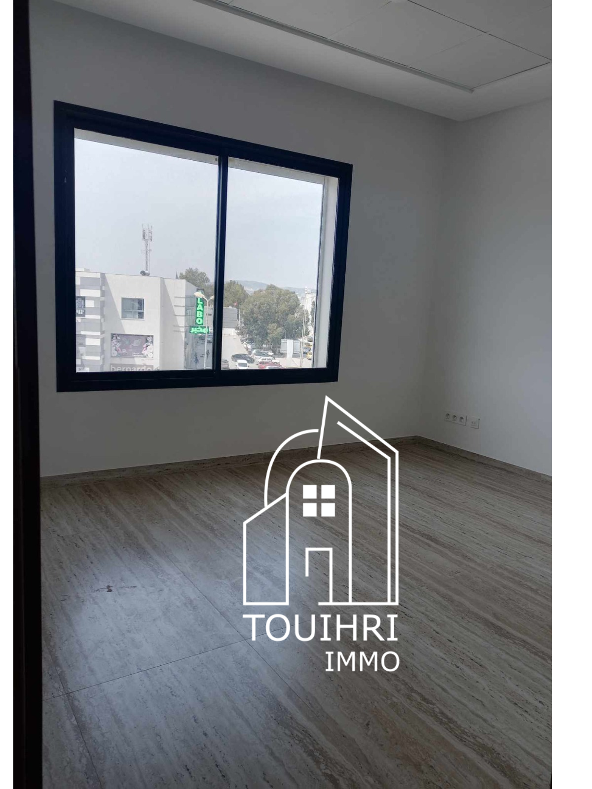 La Soukra La Soukra Bureaux & Commerces Bureau Bureau commercial