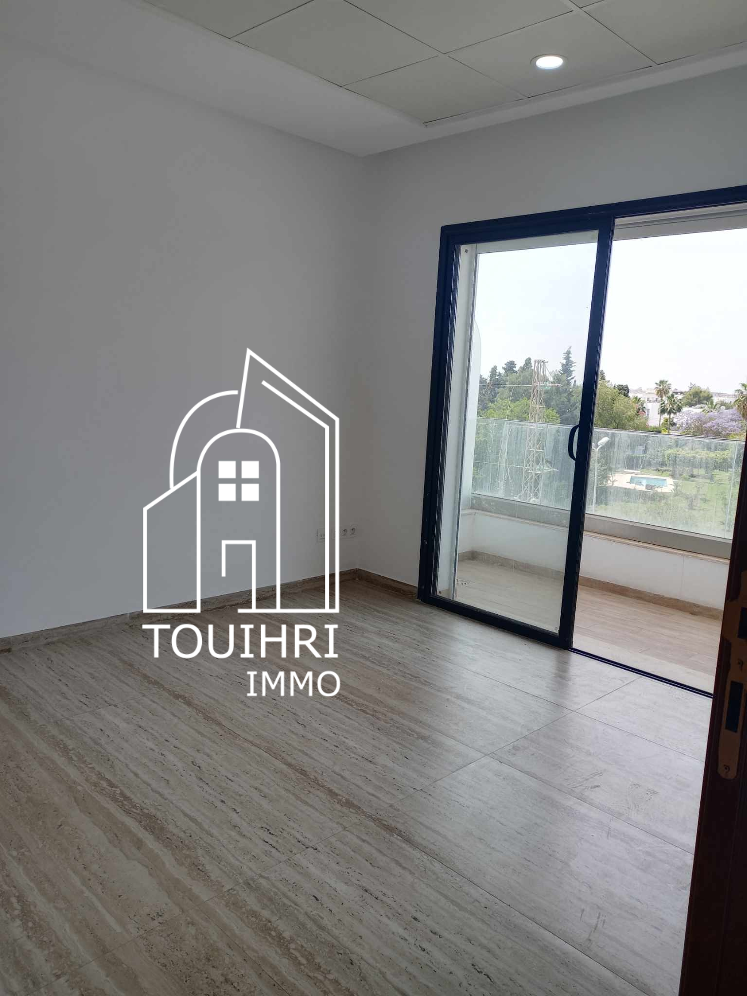 La Soukra La Soukra Bureaux & Commerces Bureau Bureau commercial