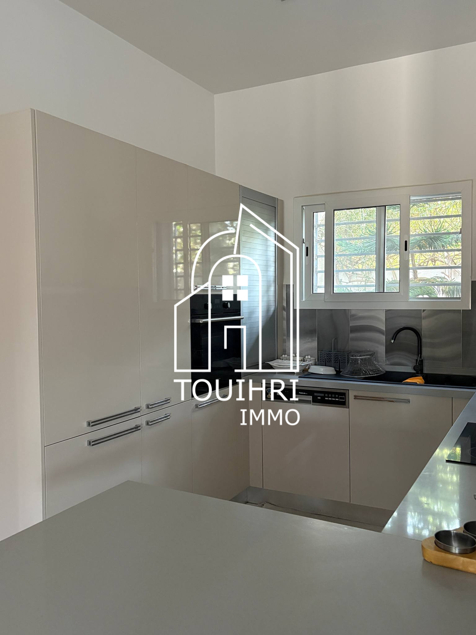 La Soukra Sidi Frej Vente Appart. 4 pices Un villa moderne a la soukra