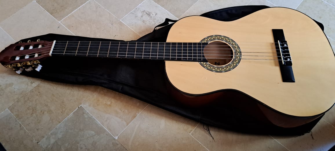 Nouvelle Medina Nouvelle Medina Autre Autre Guitare classique et trempette