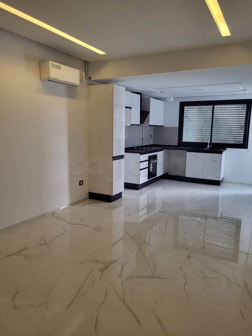 La Marsa El Aouina Location Appart. 2 pices S plus 2 lardins dl aouina
