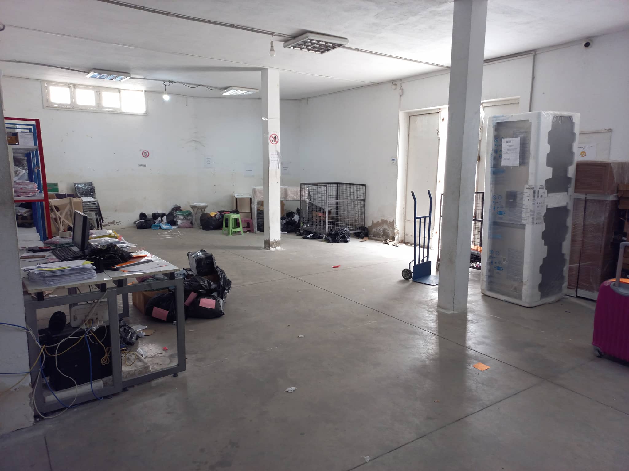 La Marsa El Aouina Bureaux & Commerces Atelier,Garage Dpt de 180 m cit les orangers la soukra