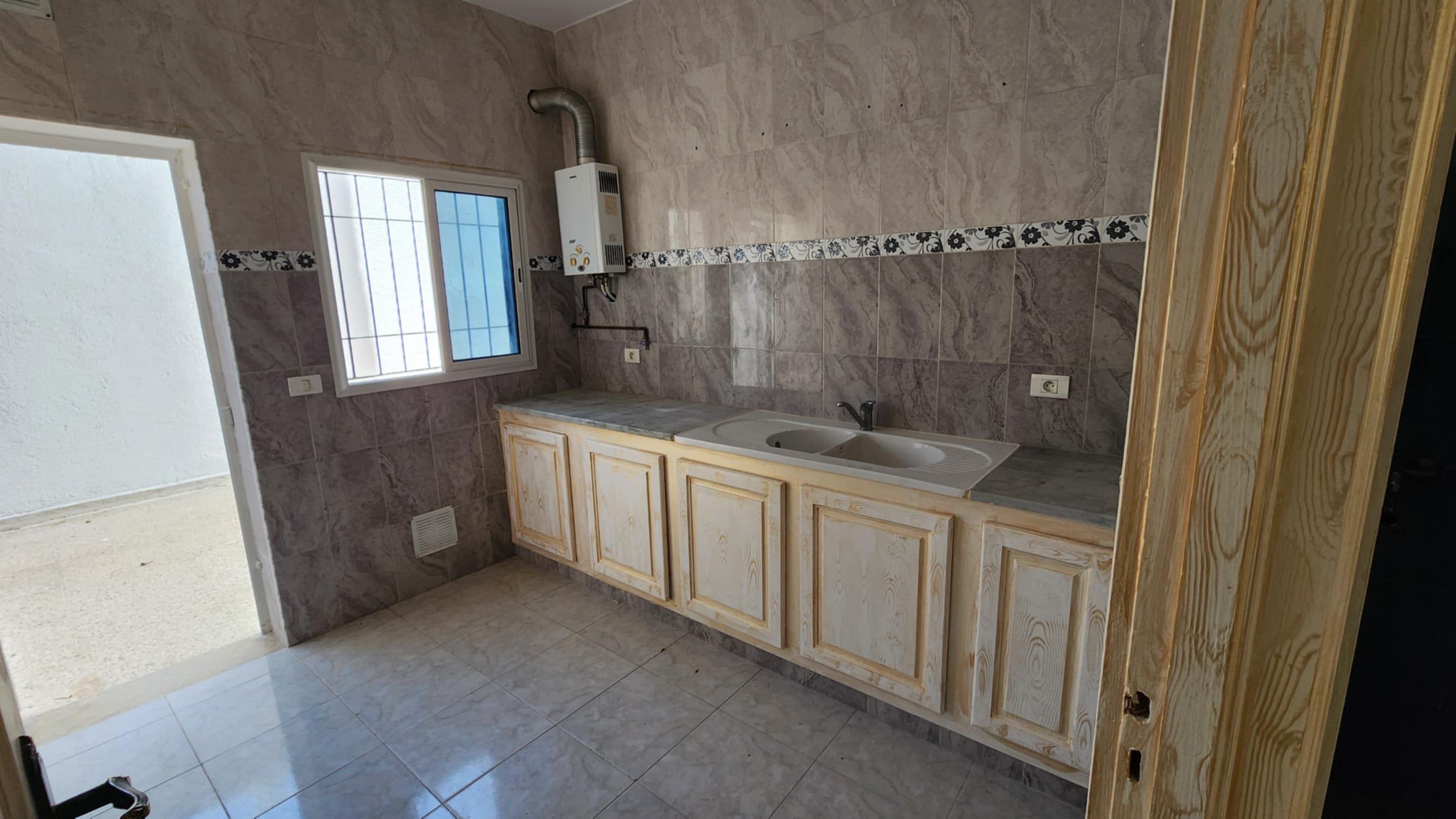 La Marsa El Aouina Location Appart. 1 pice Studio s1 au rdc pour couple