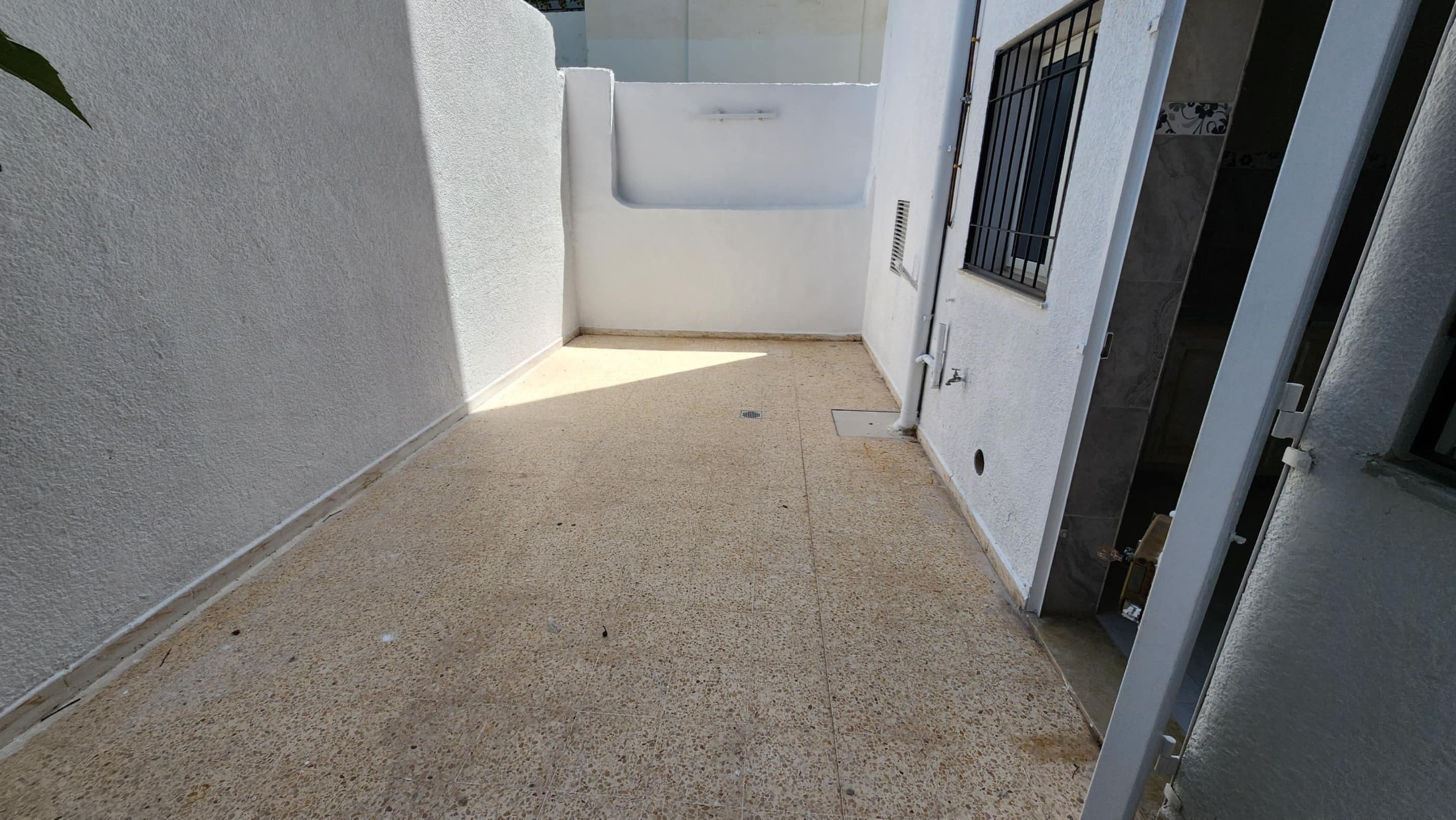 La Marsa El Aouina Location Appart. 1 pice Studio s1 au rdc pour couple