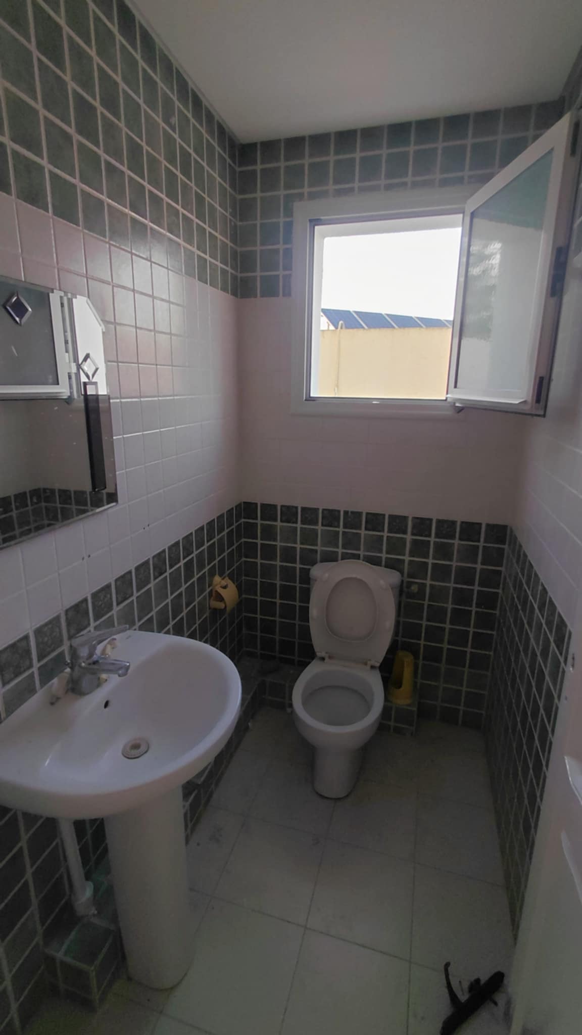 Ariana Ville El Menzah 8 Location Maisons Spacieux etage de villa s4 a el manzah 8 wb4225