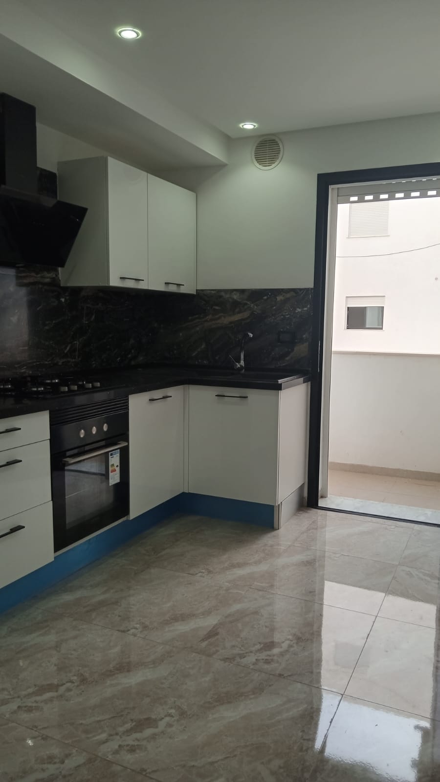 La Marsa El Aouina Location Appart. 3 pices S plus deux bien ensoleill  l'aouina