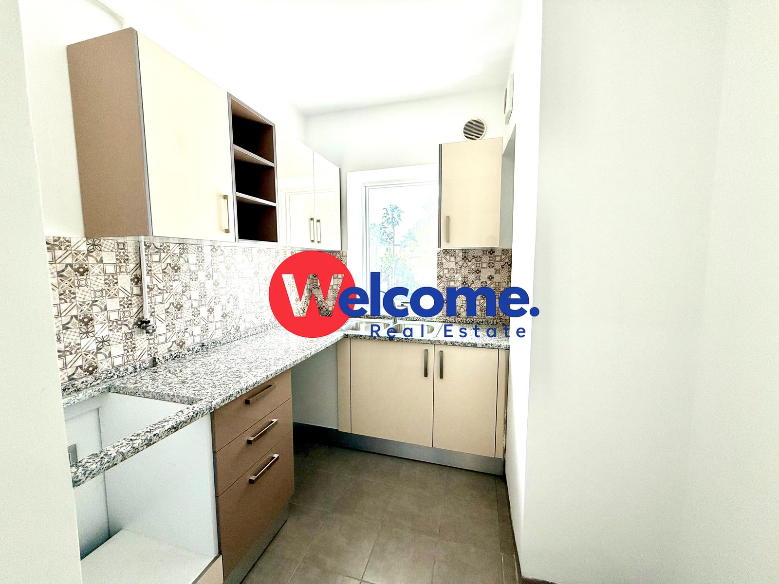 La Soukra La Soukra Bureaux & Commerces Bureau Bureau 76 m2  la soukra