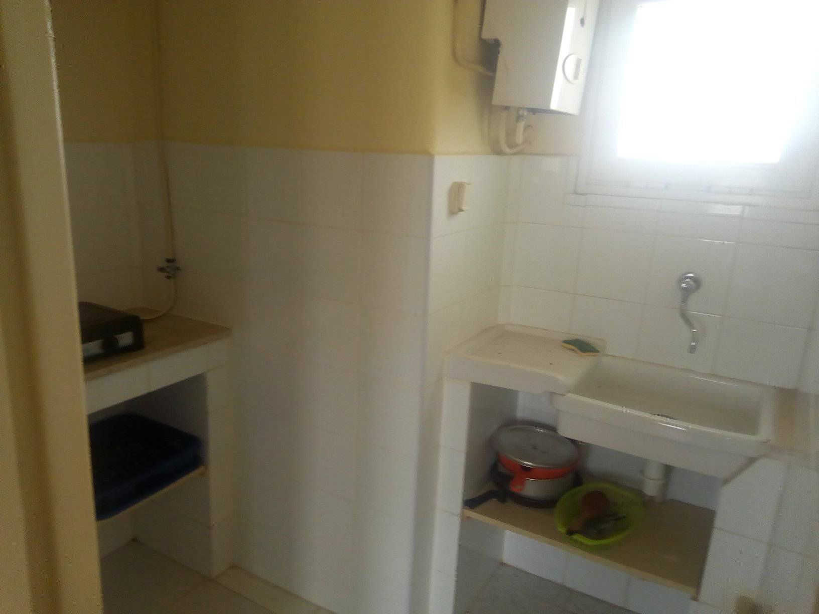 Bab Bhar Republique Location Appart. 1 pice S0 meuble avec balcon derrire la banque centrale