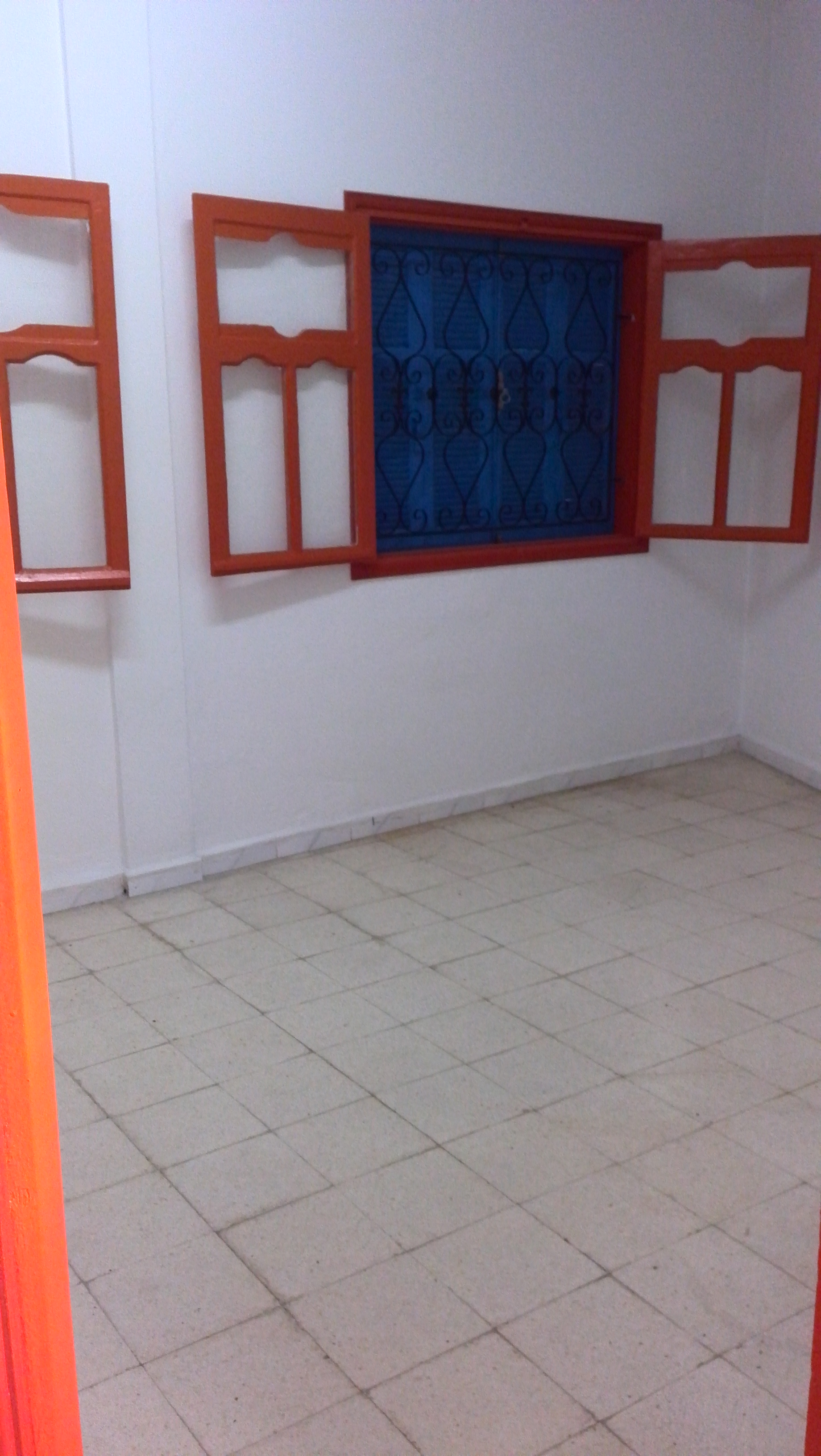 Bab Souika Bab El Assel Location Appart. 3 pices App propre s2 avec balcon pres station beb lassal