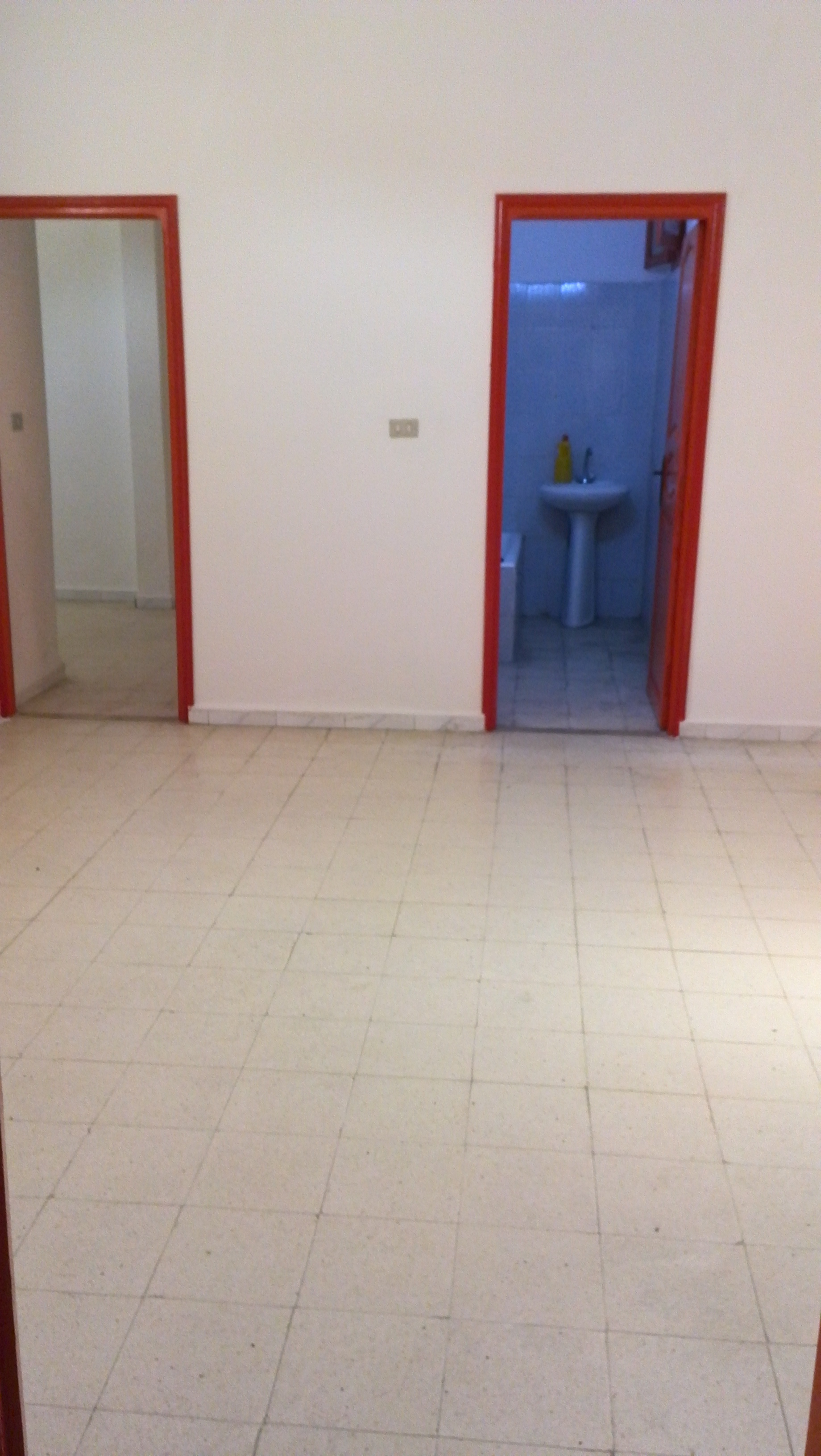 Bab Souika Bab El Assel Location Appart. 3 pices App propre s2 avec balcon pres station beb lassal