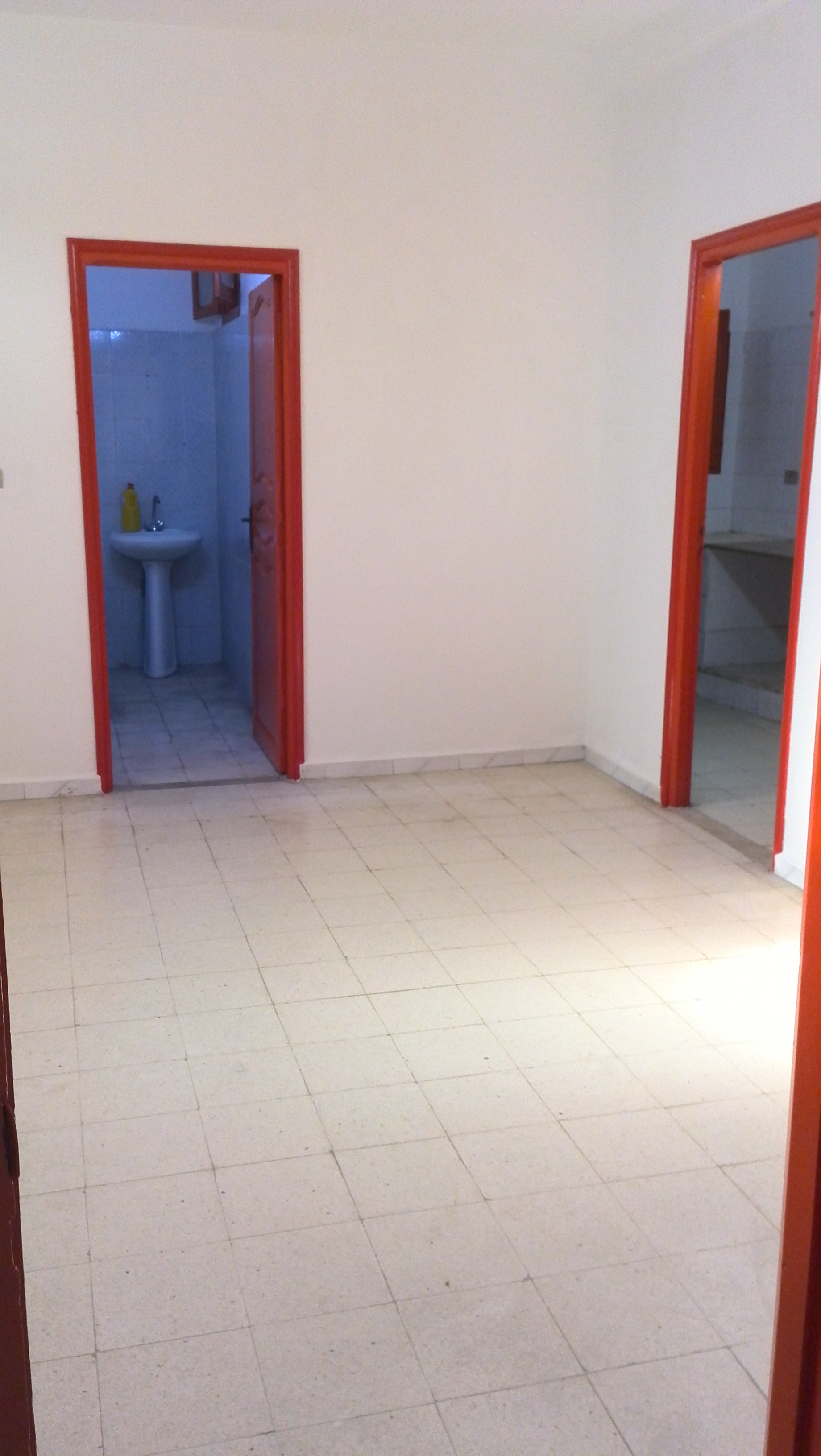 Bab Souika Bab El Assel Location Appart. 3 pices App propre s2 avec balcon pres station beb lassal