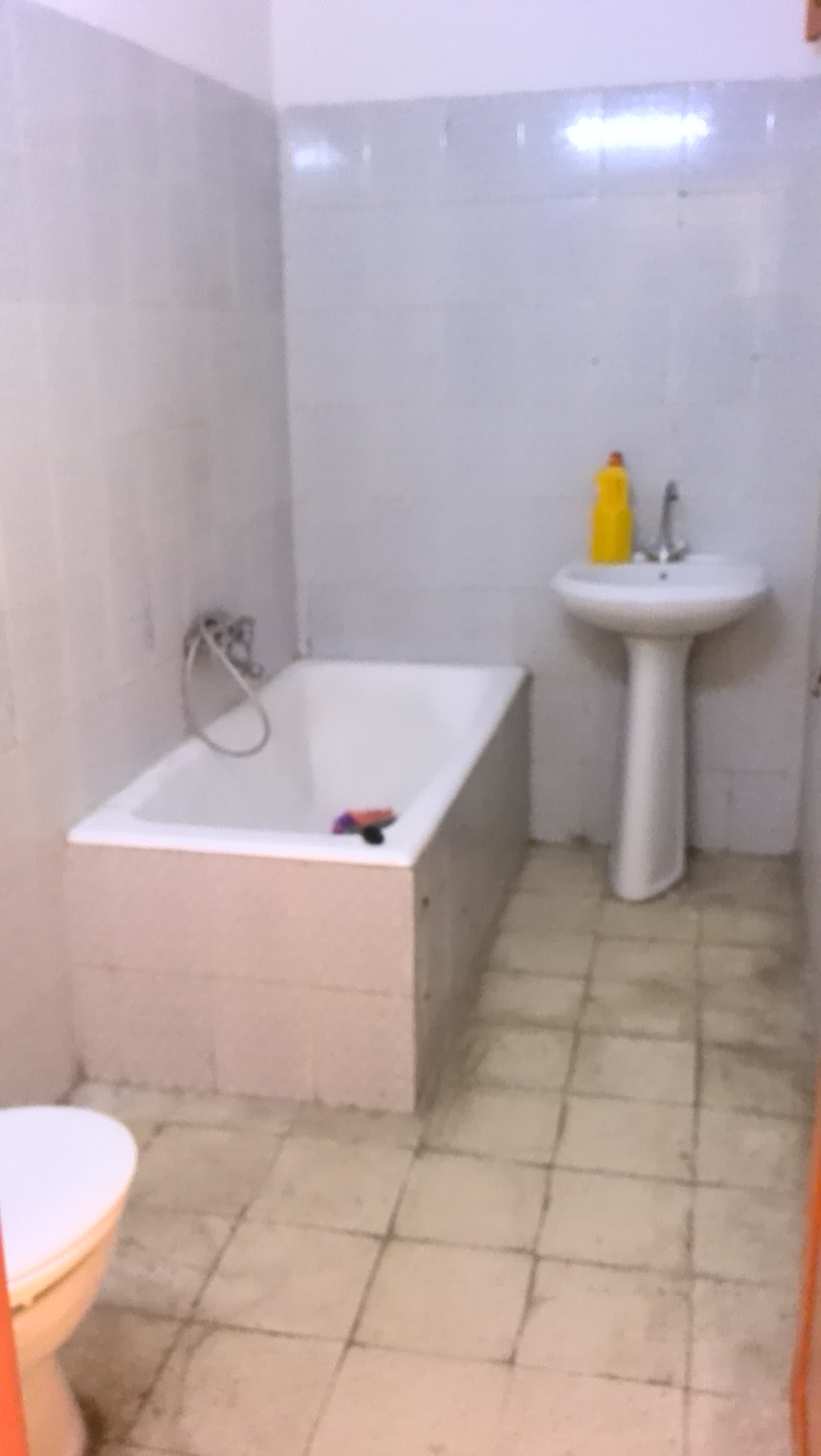 Bab Souika Bab El Assel Location Appart. 3 pices App propre s2 avec balcon pres station beb lassal