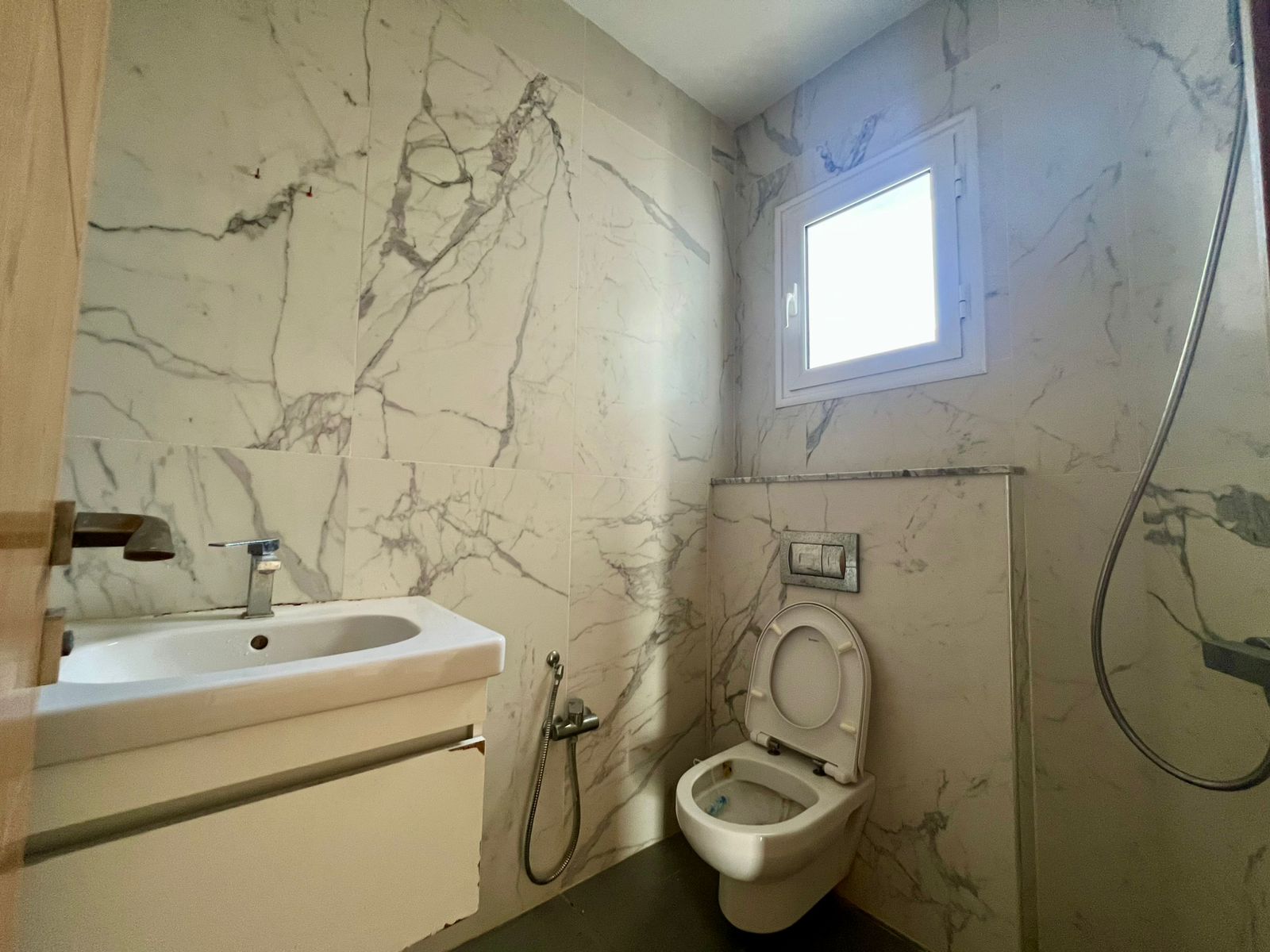 Ain Zaghouan Ain Zaghouan Location Appart. 3 pices Appt luxe s2  ain zaghouan super emplacement