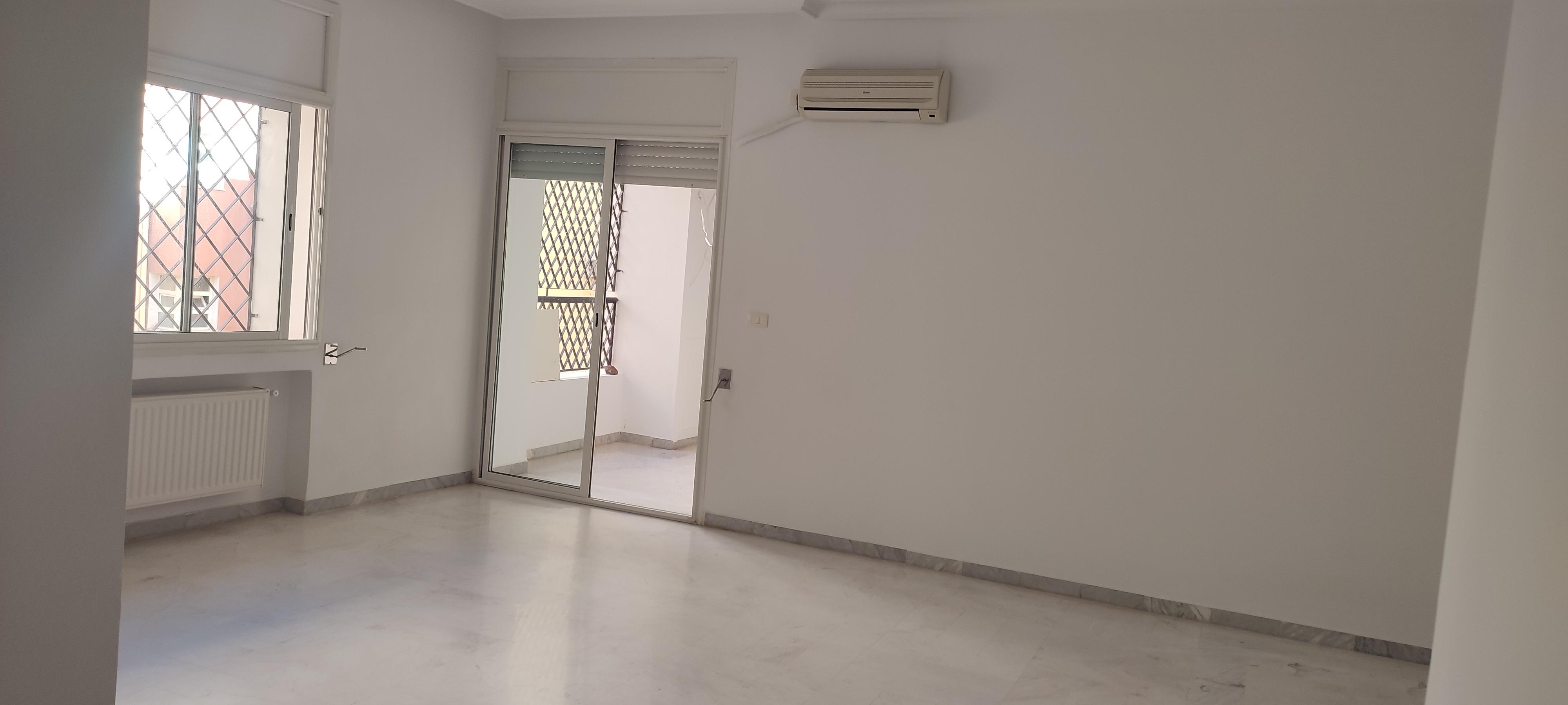 La Marsa El Aouina Location Appart. 4 pices Grand s3  cit wahat