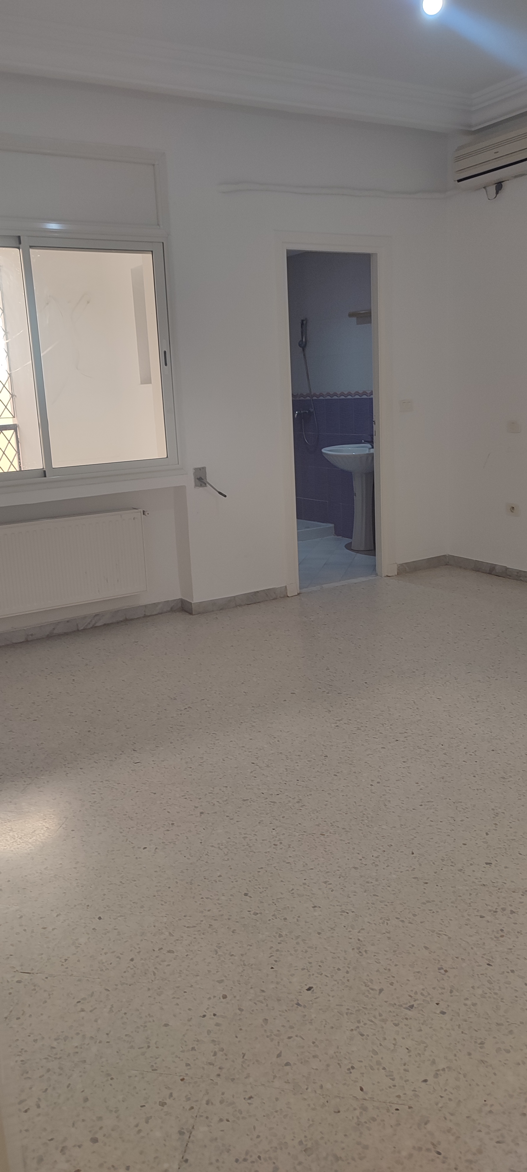 La Marsa El Aouina Location Appart. 4 pices Grand s3  cit wahat