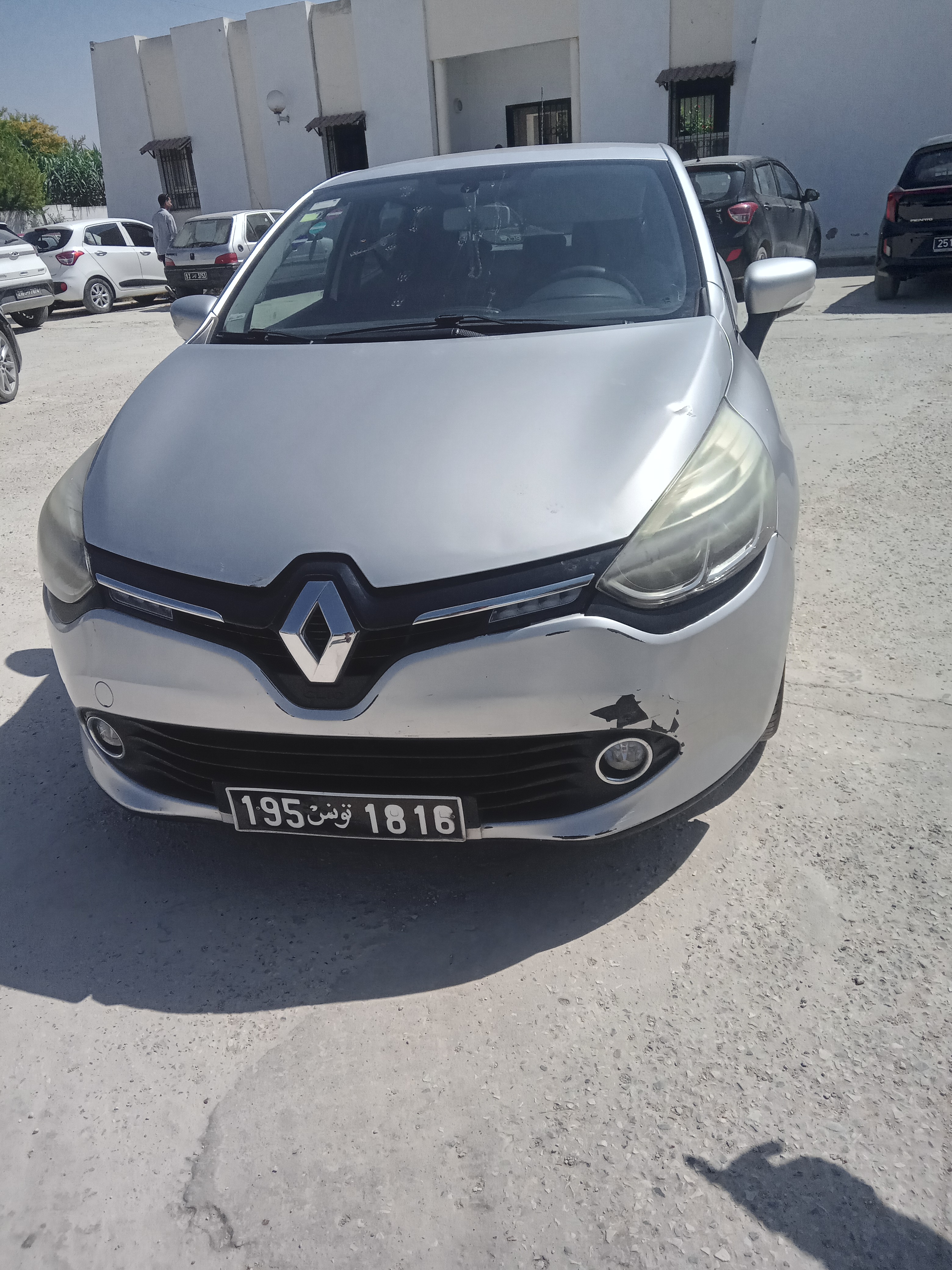 Oued Ellil Oued Ellil Renault Clio Clio 4 tres propre