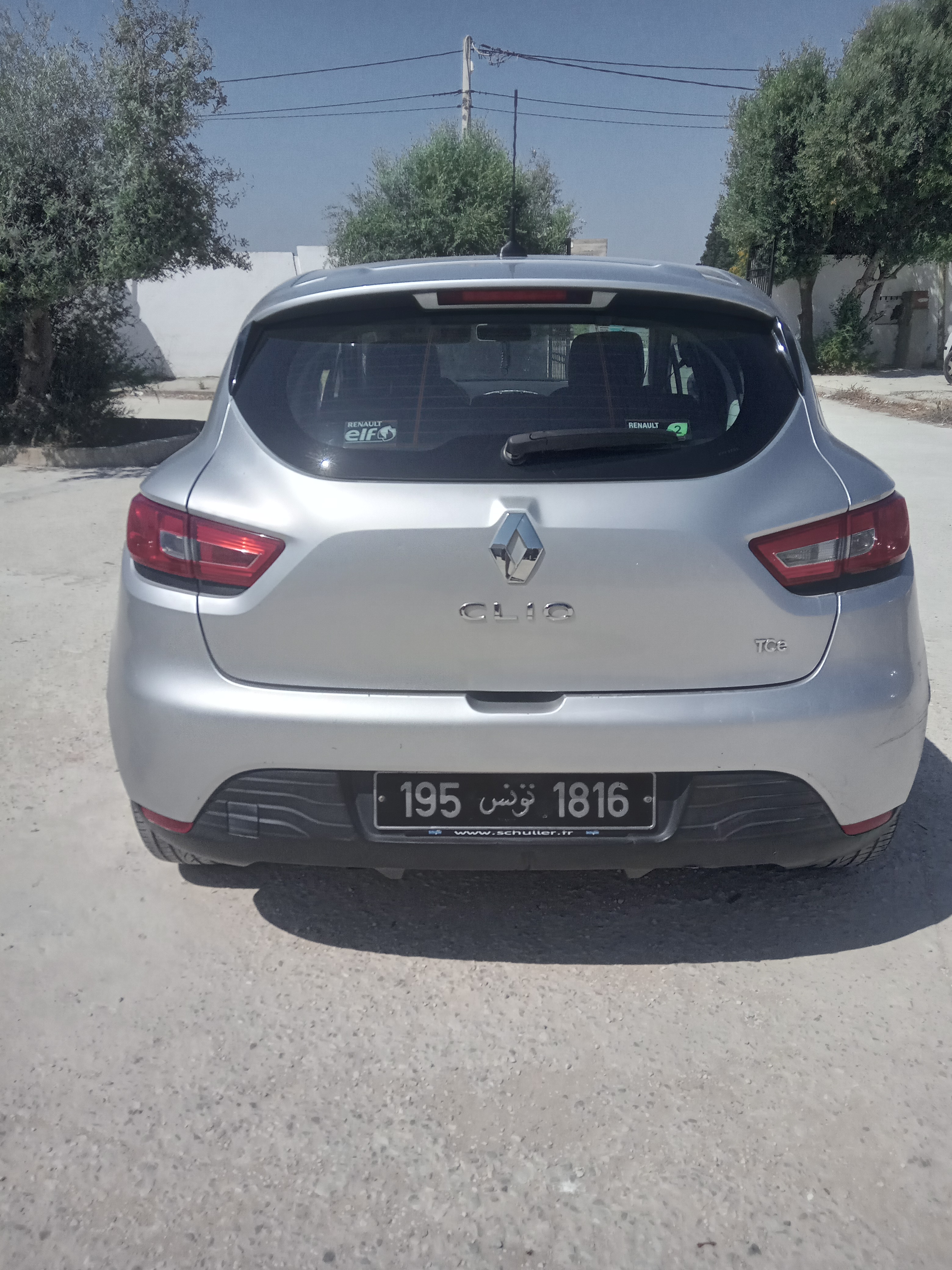 Oued Ellil Oued Ellil Renault Clio Clio 4 tres propre