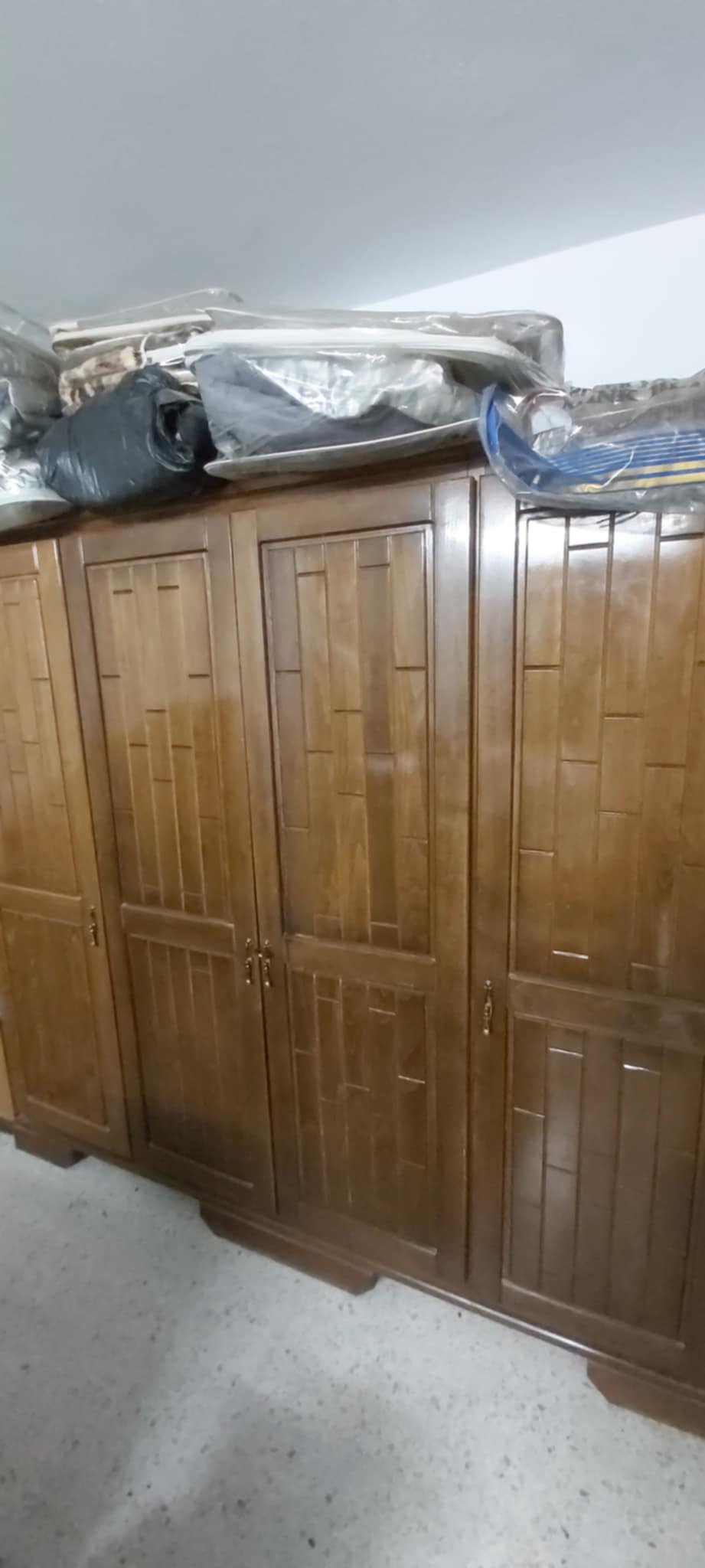 Sfax Ville Caid Mhamed Chambres  coucher Armoires - Dressing Garde robe en tres bon etat