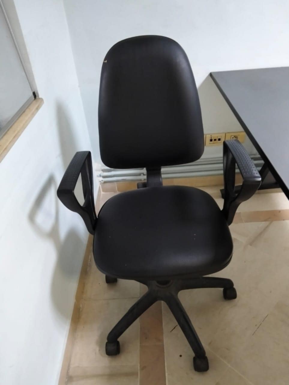La Soukra Aeroport Tunis Carthage Meubles de bureau Materiels Accessoires de bureau Matriel et meuble de socit