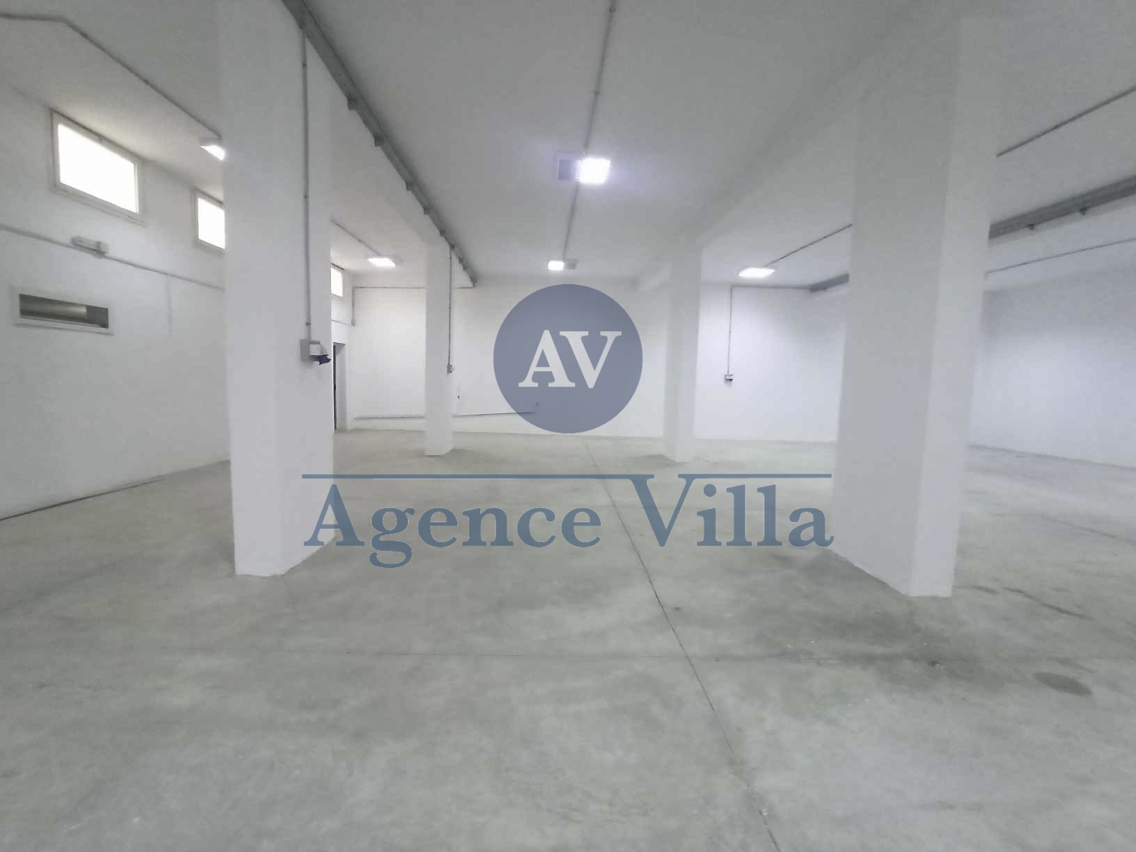 La Marsa Sidi Daoud Bureaux & Commerces Autre Un dpt de 500m  la marsa