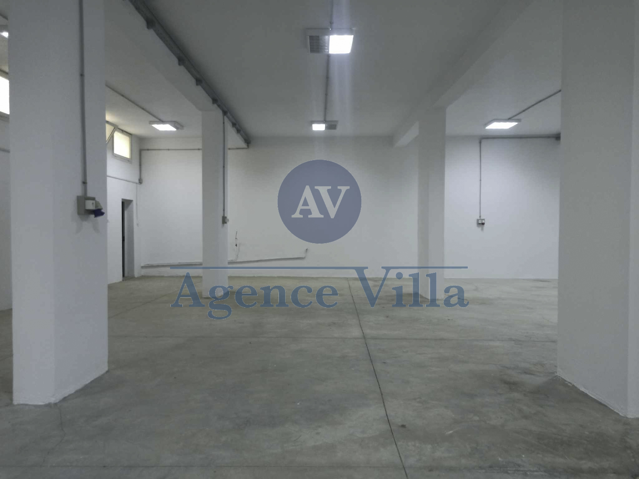 La Marsa Sidi Daoud Bureaux & Commerces Autre Un dpt de 500m  la marsa