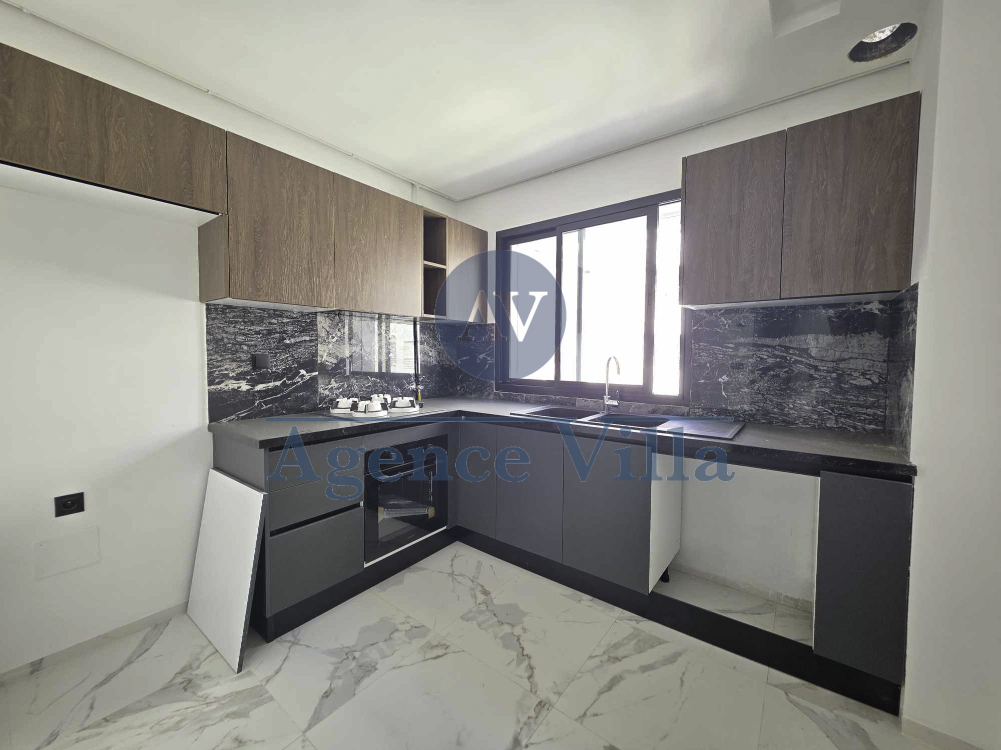 Ain Zaghouan Jardins de Carthage Location Appart. 3 pices Un bel appartement s2 aux jardins de carthage