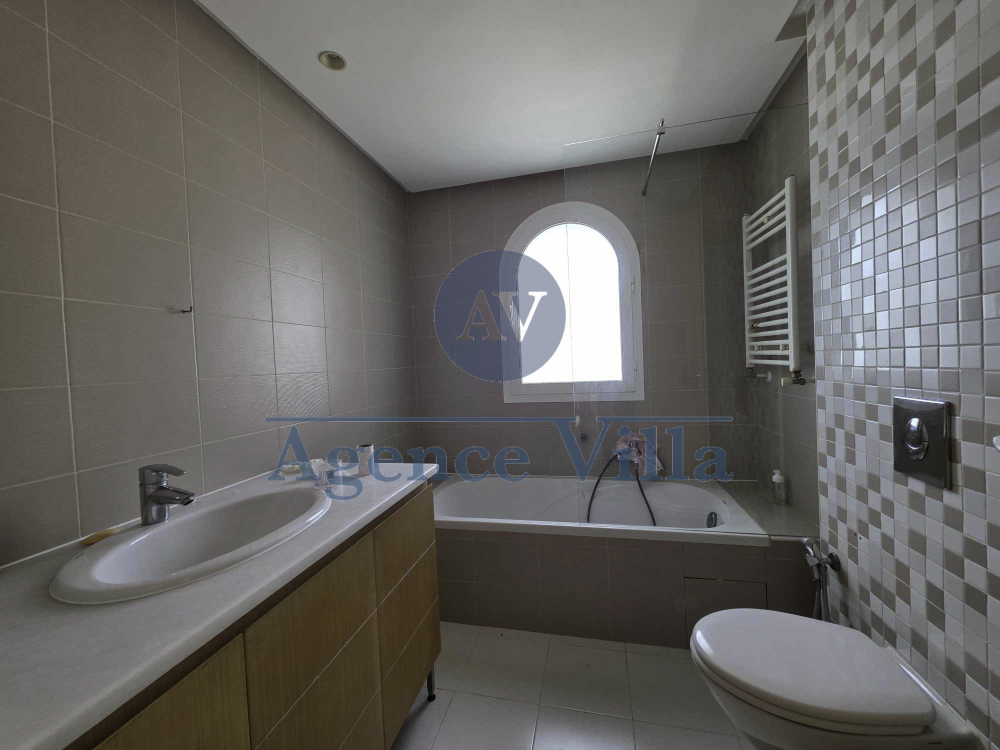 La Marsa Gammart Location Appart. 5 pices+ Un duplex s4  gammarth vue mer