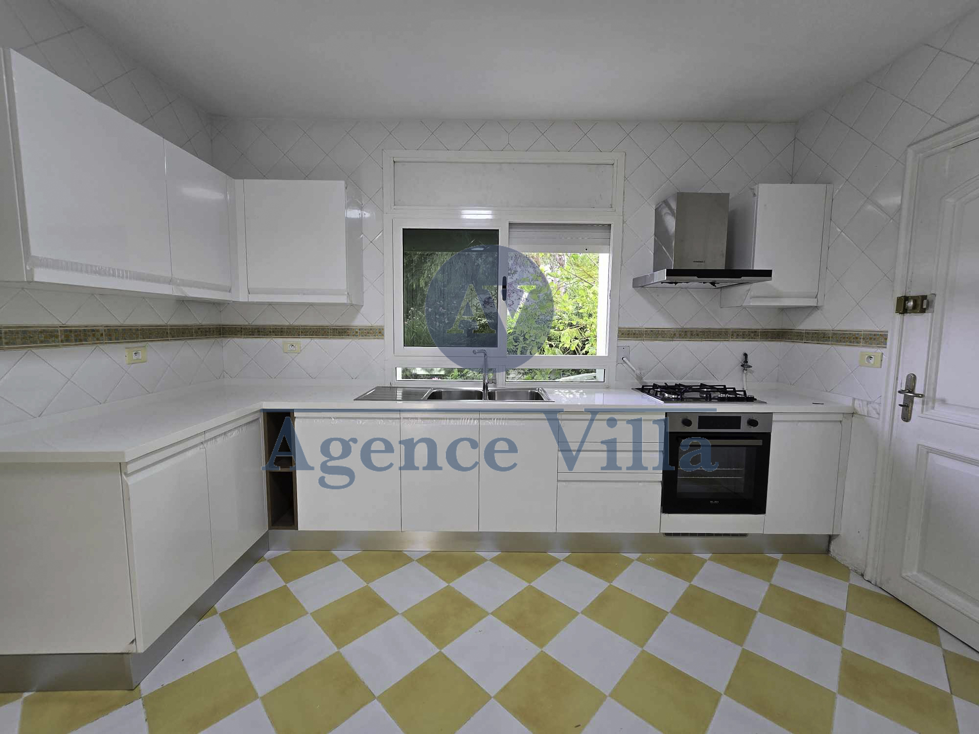 La Marsa Gammart Location Maisons Une grande villa s4  gammarth