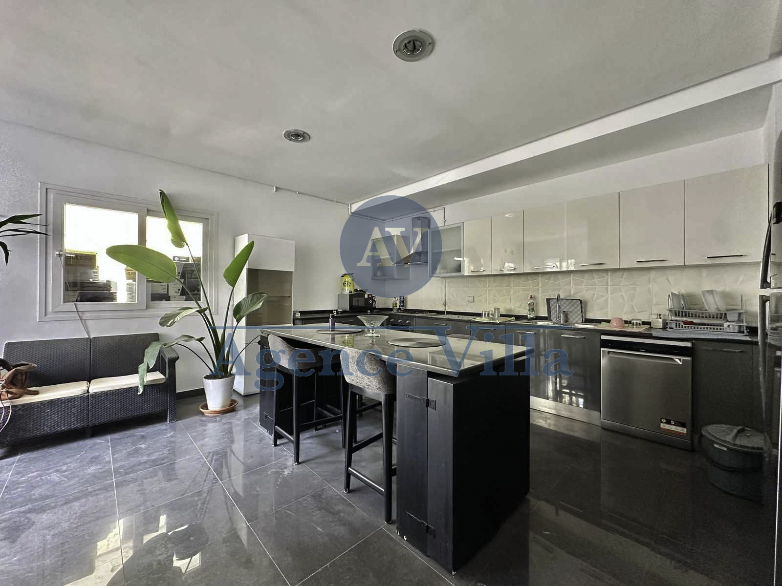 Ain Zaghouan Jardins de Carthage Location Appart. 4 pices Un grand appartement s2 aux jardins de carthage