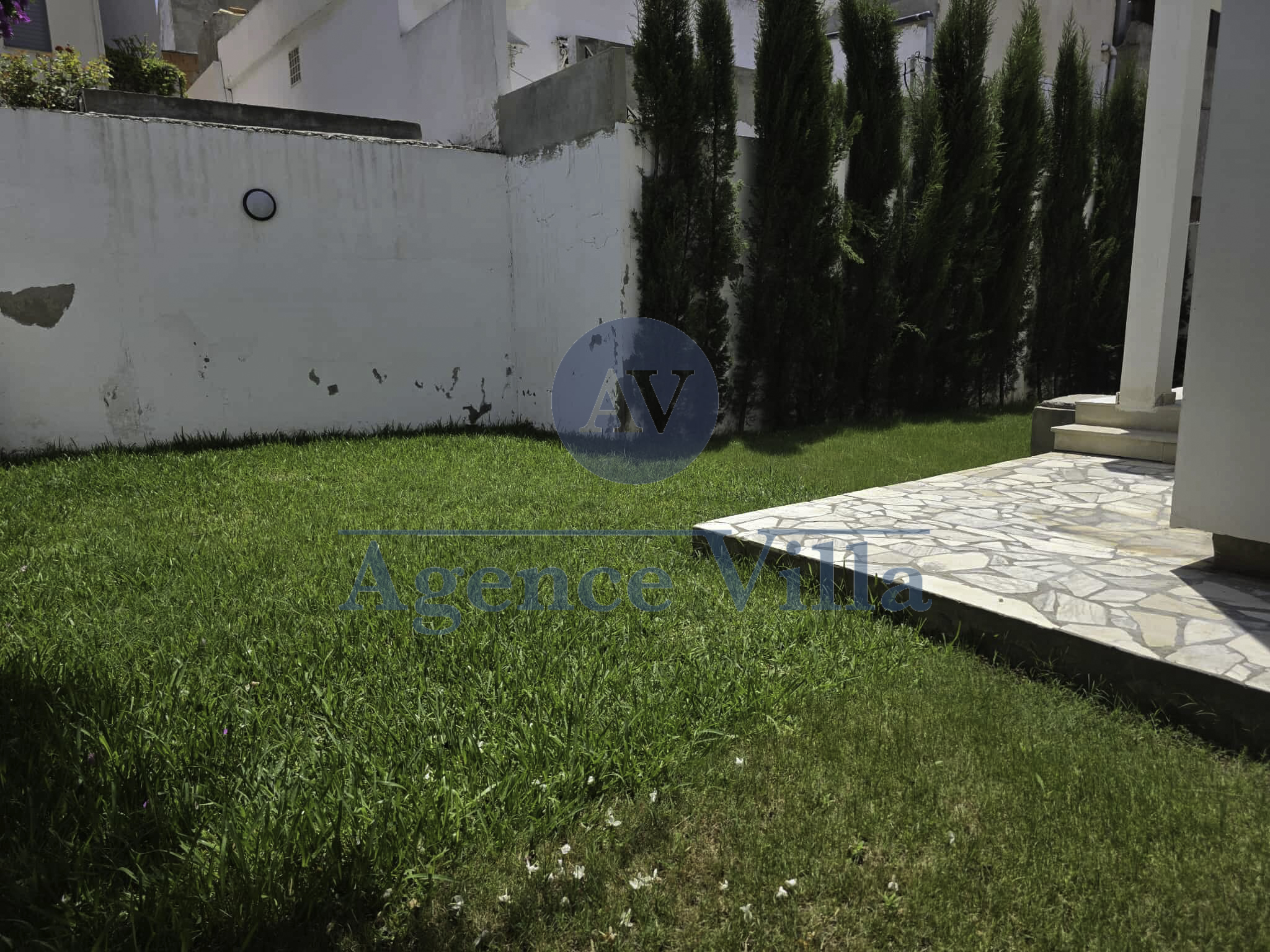 La Marsa Cite El Hana Location Appart. 3 pices Un tage de villa s2  cit el hana