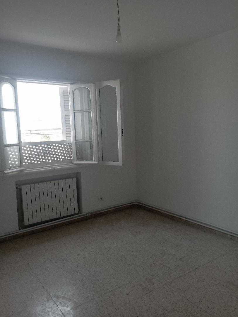 La Marsa El Aouina Location Appart. 3 pices 1er etage villa en face de lac 2